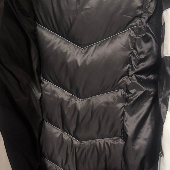 Moose Knuckles Light Gray Hooded Puffer Coat - Picture 3 of 6